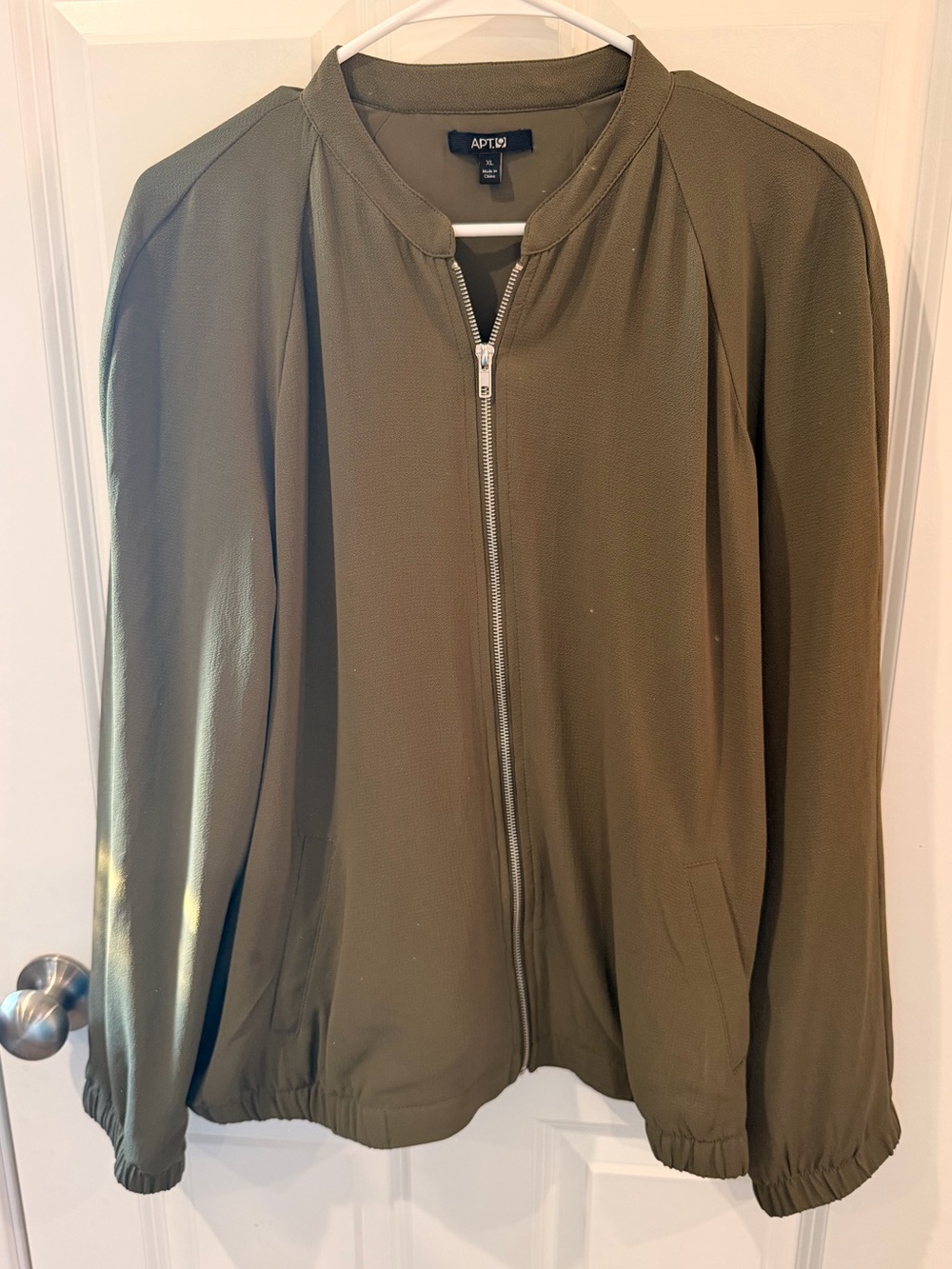 Apt. 9 Women's Green Bomber Jacket XL Full Zip Pockets Long Sleeve Size XL